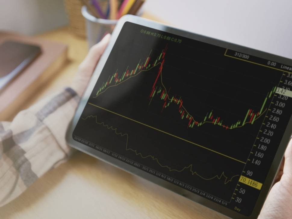 businesspeople-working-forex-trading-stock-finance-accoun-scaled-1600x900-min